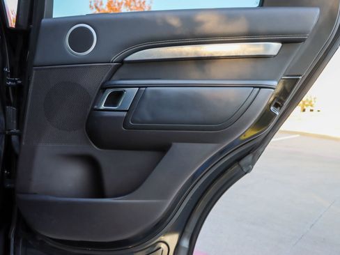 Used 2017 Land Rover Discovery First Edition image 11