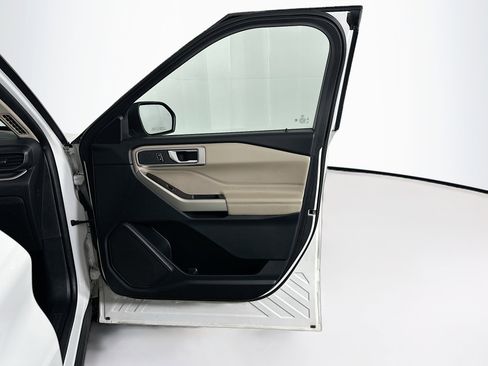 Used 2020 Ford Explorer XLT w/ Equipment Group 202A image 33