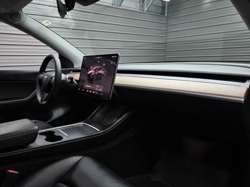 Used 2022 Tesla Model Y Long Range AWD/4WD image 12