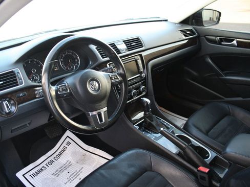 Used 2014 Volkswagen Passat 1.8T SEL Premium image 19