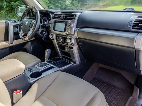 Used 2015 Toyota 4Runner SR5 Premium RWD image 31