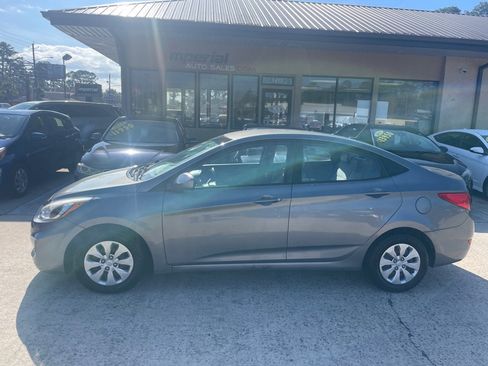 Used 2015 Hyundai Accent GLS image 2