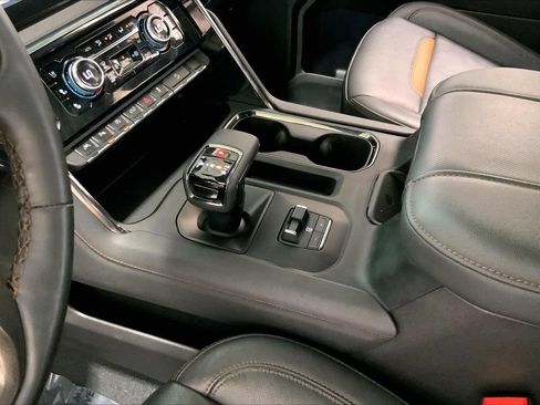 Used 2024 GMC Sierra 1500 AT4 w/ Technology Package image 17