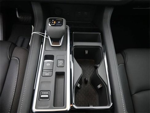 Used 2025 Nissan Pathfinder SL w/ SL Premium Package image 9