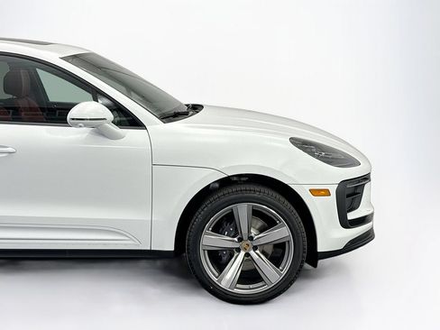 Used 2026 Porsche Macan AWD/4WD image 11