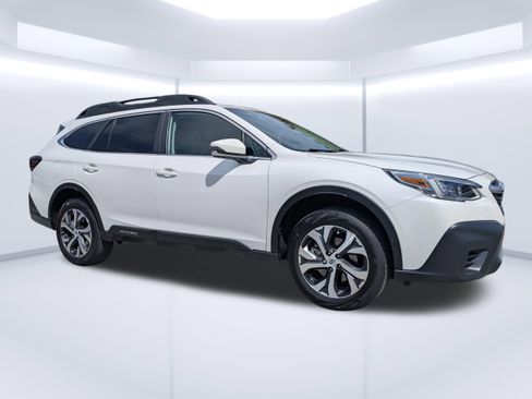 Used 2022 Subaru Outback Limited image 1
