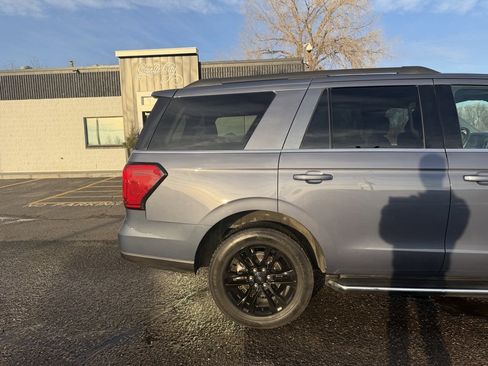 Used 2022 Ford Expedition XLT image 4