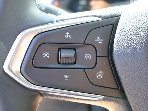 New 2026 Chevrolet Trax LT w/ Midnight Edition FWD image 16
