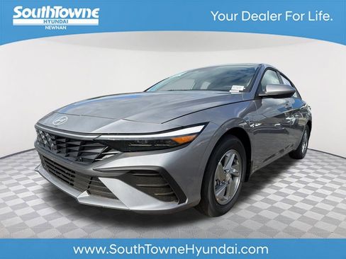 New 2026 Hyundai Elantra SE image 1
