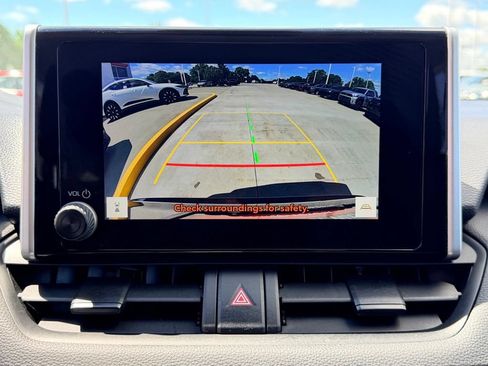 Used 2025 Toyota RAV4 XLE AWD/4WD image 16