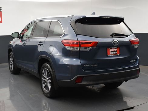 Used 2019 Toyota Highlander XLE image 3