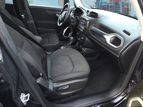 Used 2018 Jeep Renegade Latitude image 11