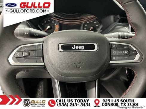 Used 2025 Jeep Compass Trailhawk w/ Trailer Tow Group AWD/4WD image 22