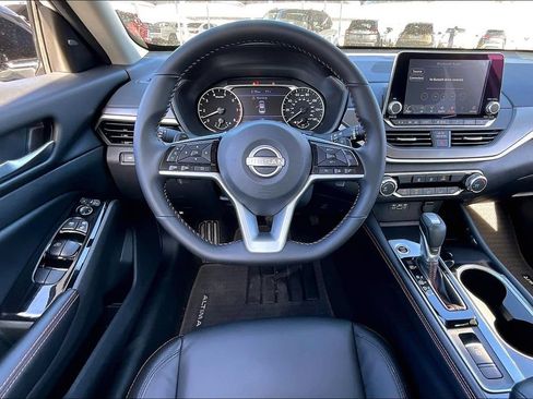 Used 2025 Nissan Altima 2.5 SR AWD/4WD image 7