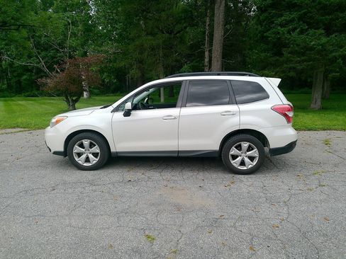 Used 2014 Subaru Forester 2.5i Limited AWD/4WD image 2