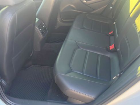 Used 2017 Volkswagen Passat 1.8T SE w/ SE Lighting Package image 8