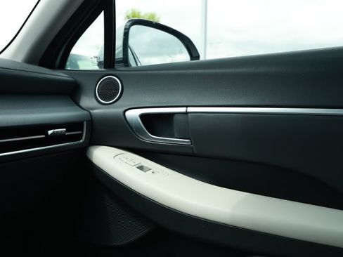 Used 2025 Hyundai Sonata SEL FWD image 25
