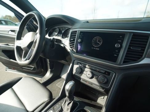 Used 2021 Volkswagen Atlas Cross Sport SE w/ Panoramic Sunroof Package image 32