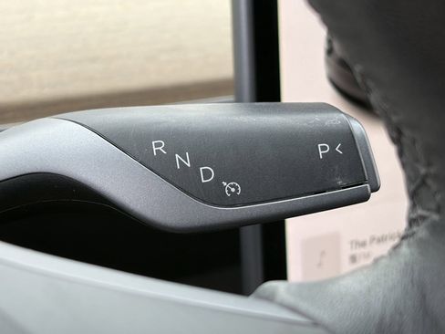 Used 2022 Tesla Model Y Long Range AWD/4WD image 31