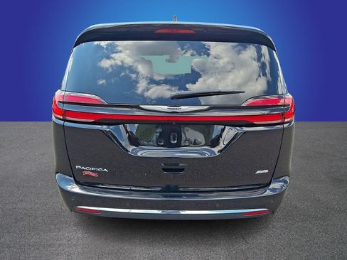 Used 2025 Chrysler Pacifica Select AWD/4WD image 5