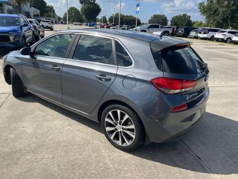 Used 2018 Hyundai Elantra GT FWD image 4