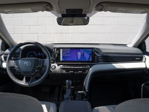 Used 2025 Toyota Camry XLE AWD/4WD image 21