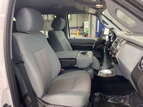 Used 2013 Ford F250 XLT w/ XLT Interior Pkg image 9