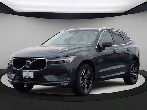 Used 2021 Volvo XC60 T5 Momentum w/ Advanced Package image 4