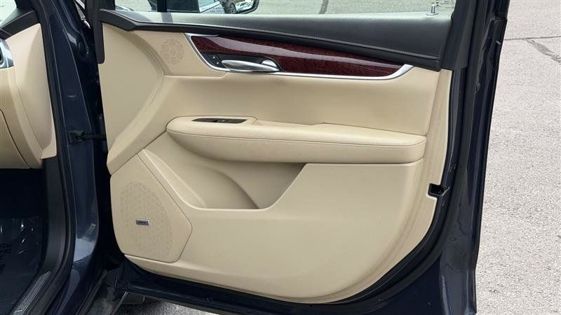Used 2018 Cadillac XT5 Luxury w/ Driver Awareness Package AWD/4WD image 36