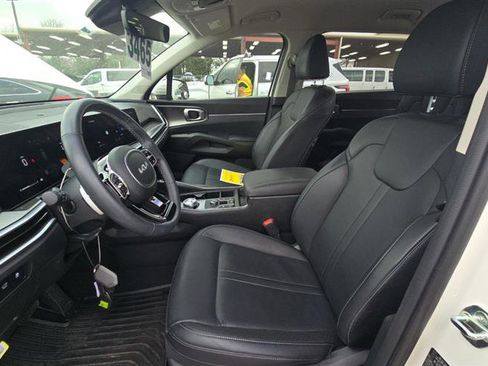 Used 2025 Kia Sorento EX image 7