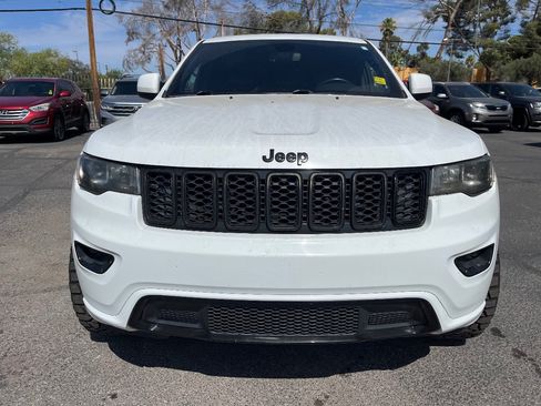 Used 2018 Jeep Grand Cherokee Altitude RWD image 8