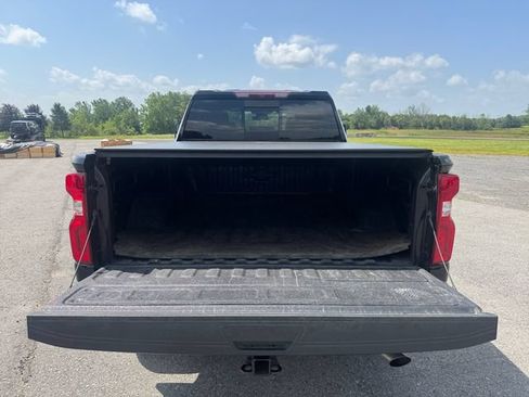 Used 2024 Chevrolet Silverado 2500 LT w/ Midnight Edition AWD/4WD image 19
