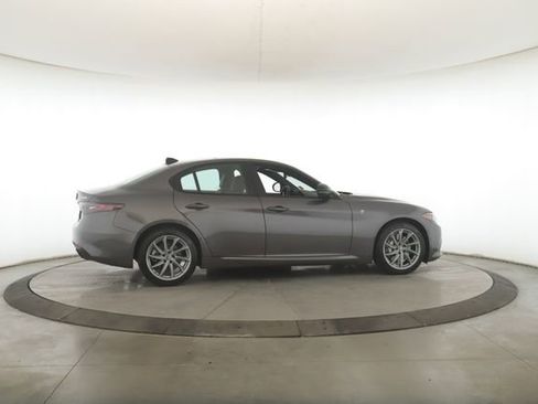 Used 2024 Alfa Romeo Giulia Ti AWD/4WD image 6