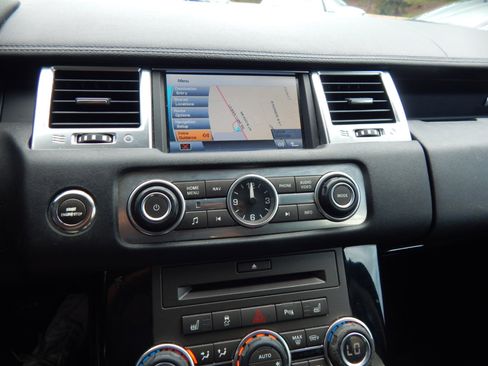 Used 2011 Land Rover Range Rover Sport HSE image 11