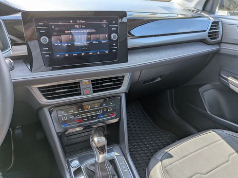 Used 2025 Volkswagen Taos SE image 22