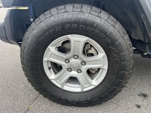 Used 2018 Jeep Wrangler Unlimited Sport S AWD/4WD image 9