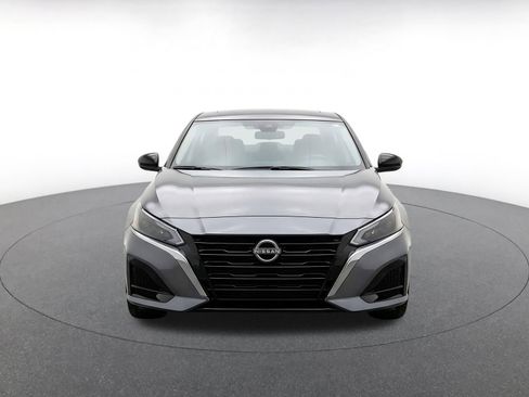 Used 2025 Nissan Altima 2.5 SV FWD image 2