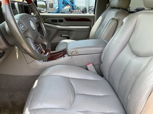 Used 2005 Cadillac Escalade AWD image 5