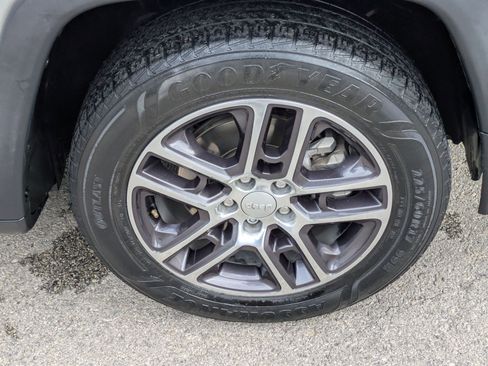 Used 2020 Jeep Compass Latitude image 27