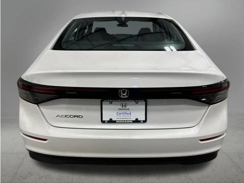 Certified 2025 Honda Accord LX image 5