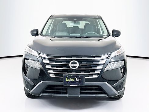 Used 2024 Nissan Rogue SV AWD/4WD image 2