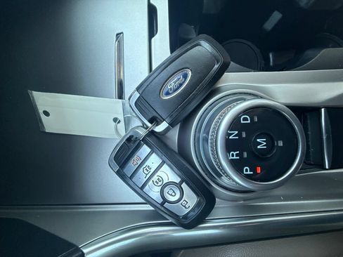 Used 2020 Ford Explorer XLT w/ Equipment Group 202A RWD image 28