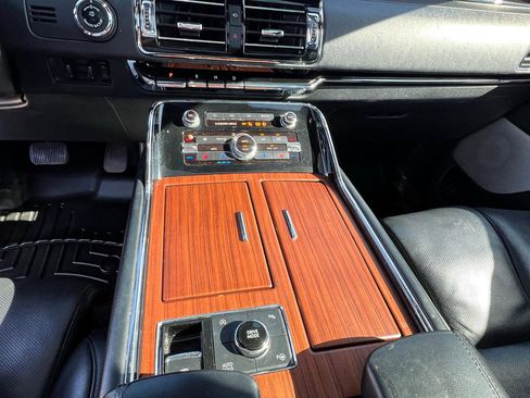 Used 2018 Lincoln Navigator Reserve w/ Technology Package image 30