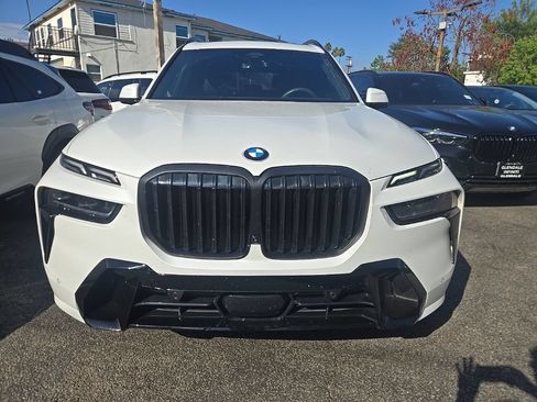 Used 2024 BMW X7 xDrive40i w/ M Sport Package AWD/4WD image 2