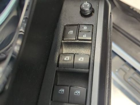 Used 2020 Toyota Tacoma TRD Off-Road AWD/4WD image 8