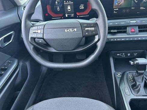 Used 2025 Kia K4 LXS image 14