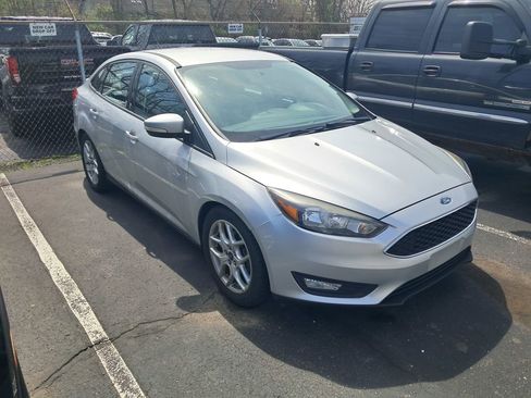 Used 2015 Ford Focus SE w/ Equipment Group 201A FWD image 6