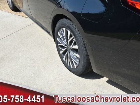 Used 2025 Nissan Altima 2.5 SV FWD image 16