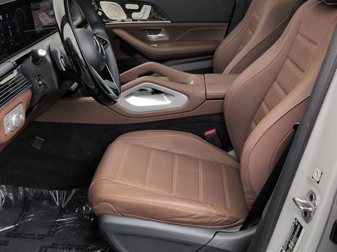 Used 2024 Mercedes-Benz GLS 450 4MATIC image 17