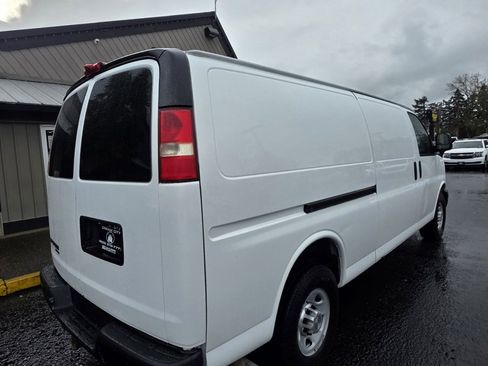 Used 2014 Chevrolet Express 2500 Extended RWD image 5